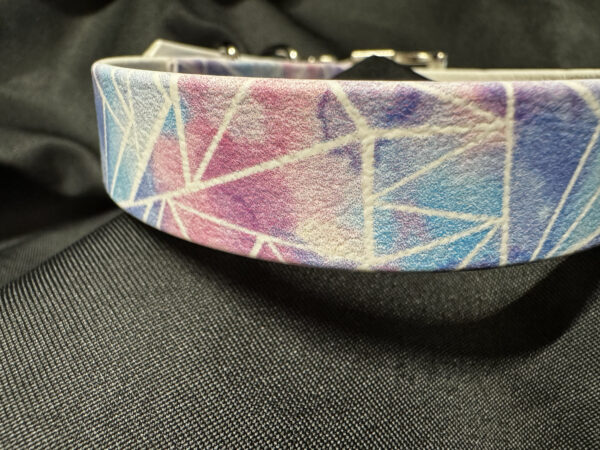 Collier Petit Chien Graphique – Image 3