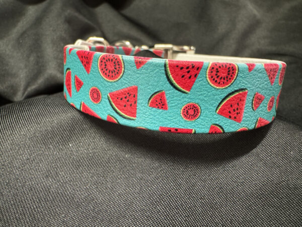 Collier Petit Chien Pastèque – Image 3